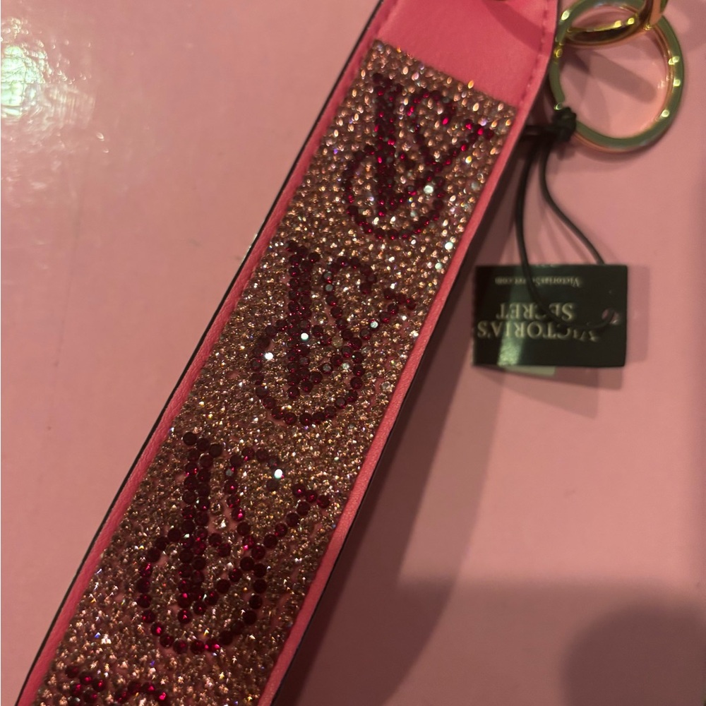 VICTORIA’S SECRET RHINESTONE KEYCHAIN ( LIMITED EDITION)